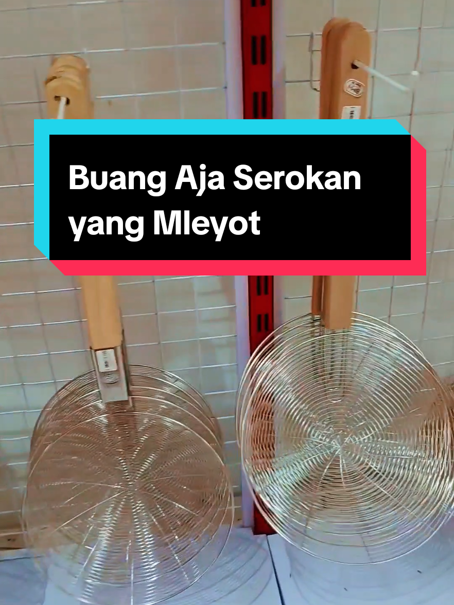 Udah dech, mending ganti serokanmu yang Mleyot dengan serokan kayu yg kuat, tahan panas dan anti letoy #serokankayu #serokpenggorengan #serokan 