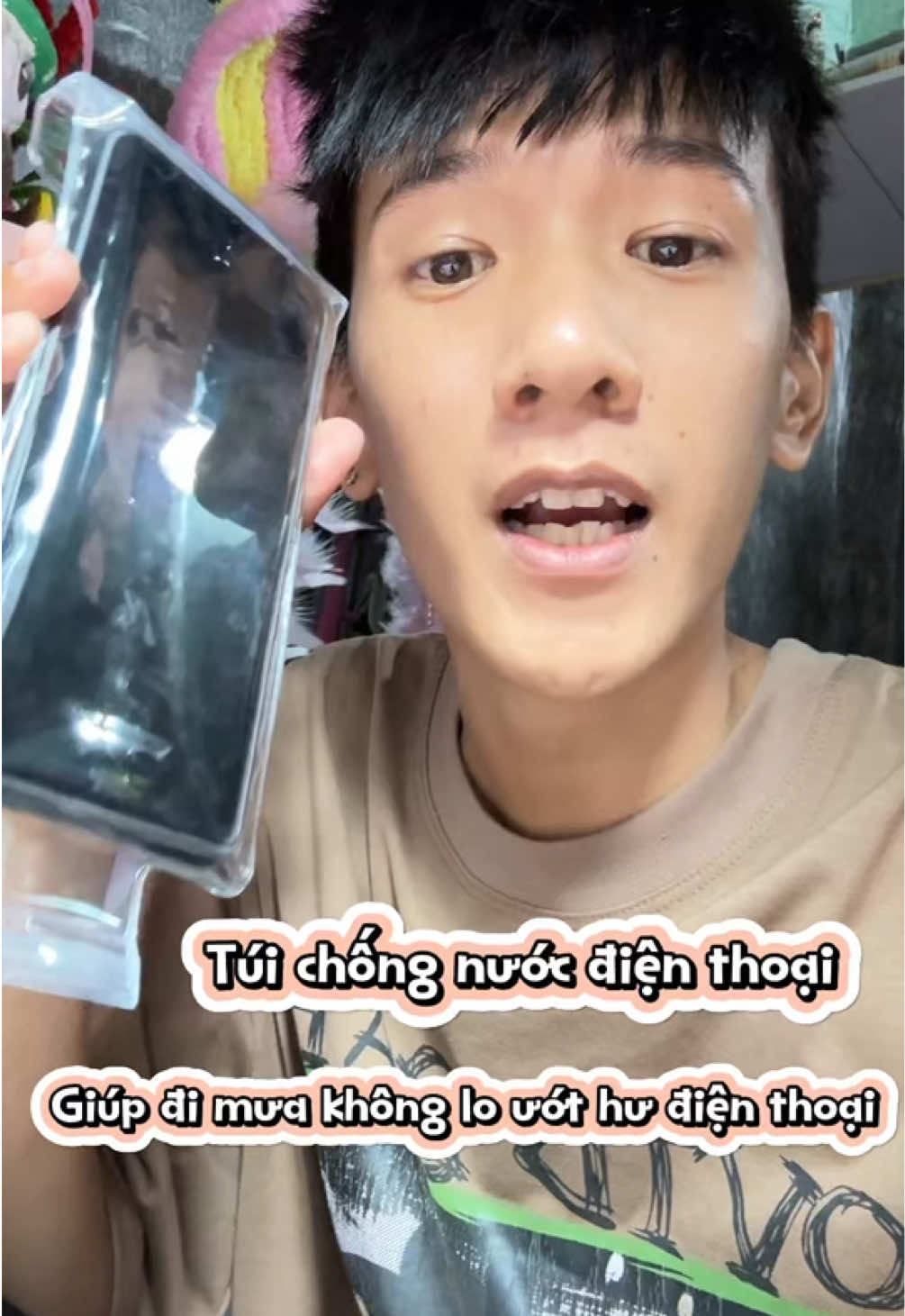 Trả lời @Lê Bảo Trời mưa không báo trước, nhưng tui thì có túi chống nước! Đi xe máy tẹt ga, điện thoại vẫn khô ráo, an toàn! #shipperthocon #shipper #giaohang #xeomcongnghe #tuichongnuocdienthoai #tuichongnuoc #tuichongnuocchodienthoai #grab #grabfood #shopeefood #bebike #be #befood #tada  #túichốngnướcđiệnthoại #đixemáykhôngsợmưa #bảovệdếyêu 