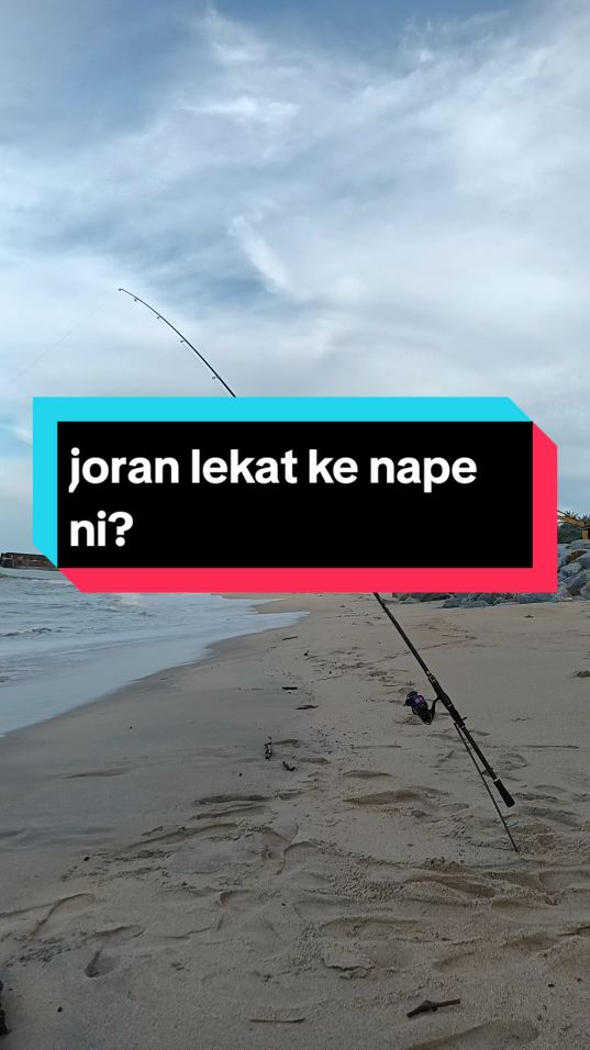 rod tahan lasak..reel sedap layan...itu ape kah gerangan?...tapi drag bunyi wow..rodong cakap ombak besar ikan besar🤣.#daiwafishing #joranpancing #joranmelengkung #joranmurah 
