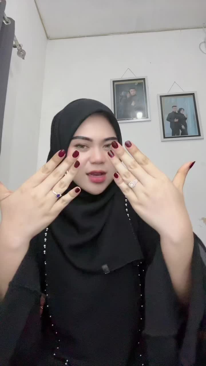 Cantik banget kan hasil hennaku,pakai brown timpa maroon ya biar pekat hennanya🥰 #fyp #viral #trending #nickysya 