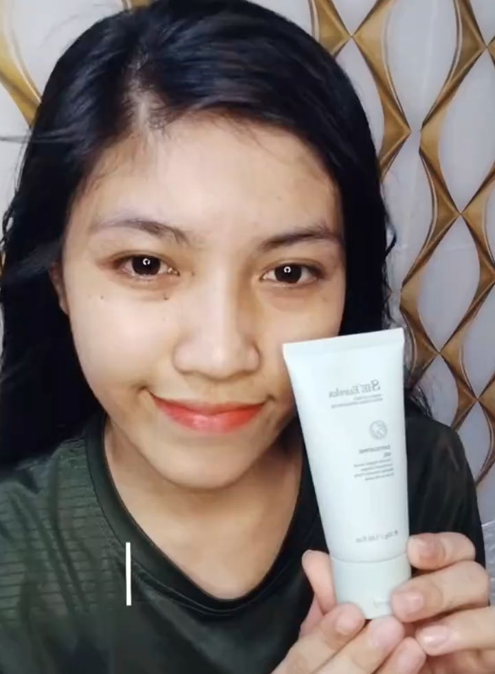 SHE'Eureka Herbal Extract Brightening Exfoliating Gel grabe hiyang ko. Kaya di ako gumagamit nang ibang products dahil sensitive yong skin ko. Pero dito lang talaga ako sa SHE'EUREKA napa hiyang nang bongga💯❤️.SHE'Eureka skincare. #SHE 'Eureka #sheeurekaExfoliating #sheeurekaskincare #exfoliatinggel #poreminimizer 
