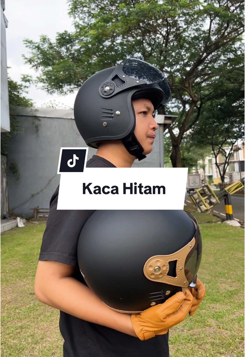 Membalas @Lapi MapoR kaca hitam juga ada dong, langsung cek keranjang kuning ya😍 #belihelm #belihelmsni #helmetloverindonesia #helmbogo #helmretro #fantasy #bipplast 