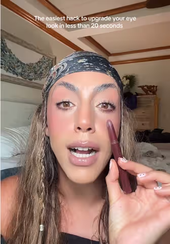 Never going to stop using this hack! I’m using the @ColourPop Cosmetics shadow stix in the shade plum tart! #colourpopsbd #colourpopcosmetics #eyeshadowstick #eyeshadowhacks #eyelinerhack