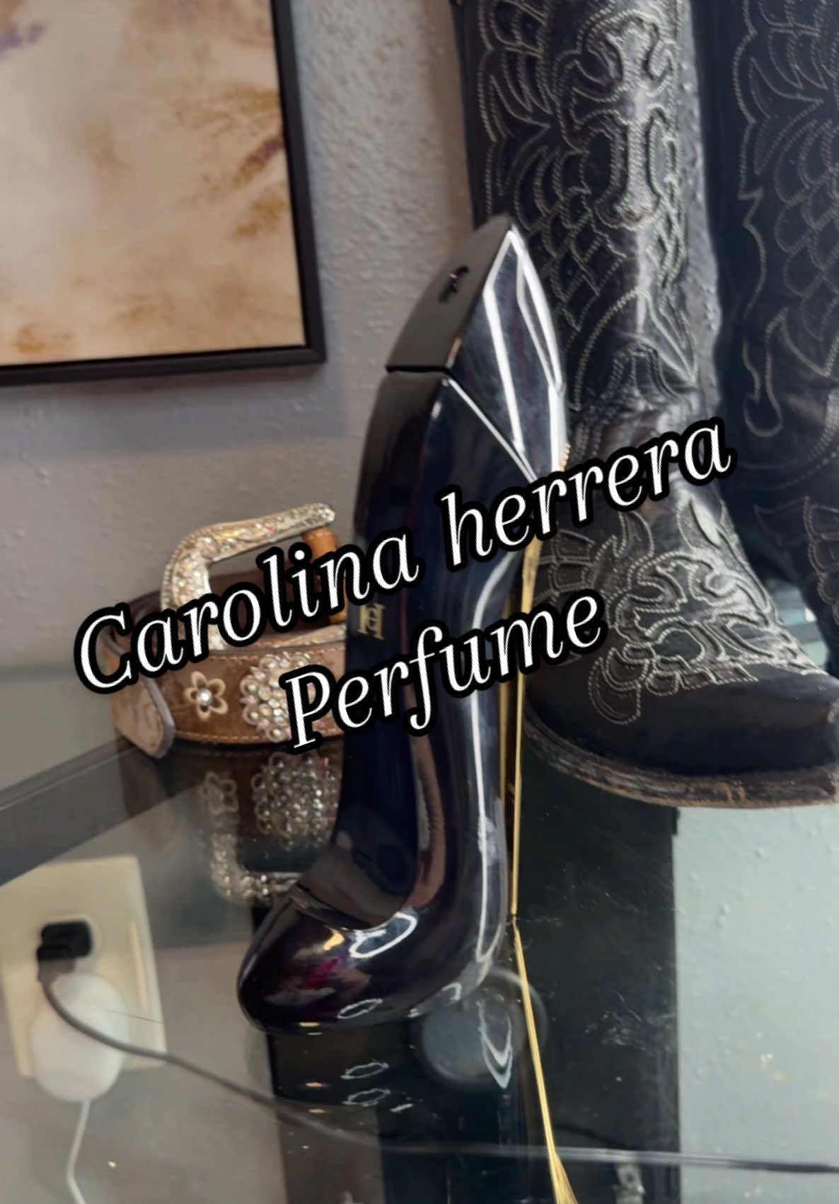 Perfume para mujer de Carolina herrera #perfumes #perfumemujer #carolinaherera #perfumereview 