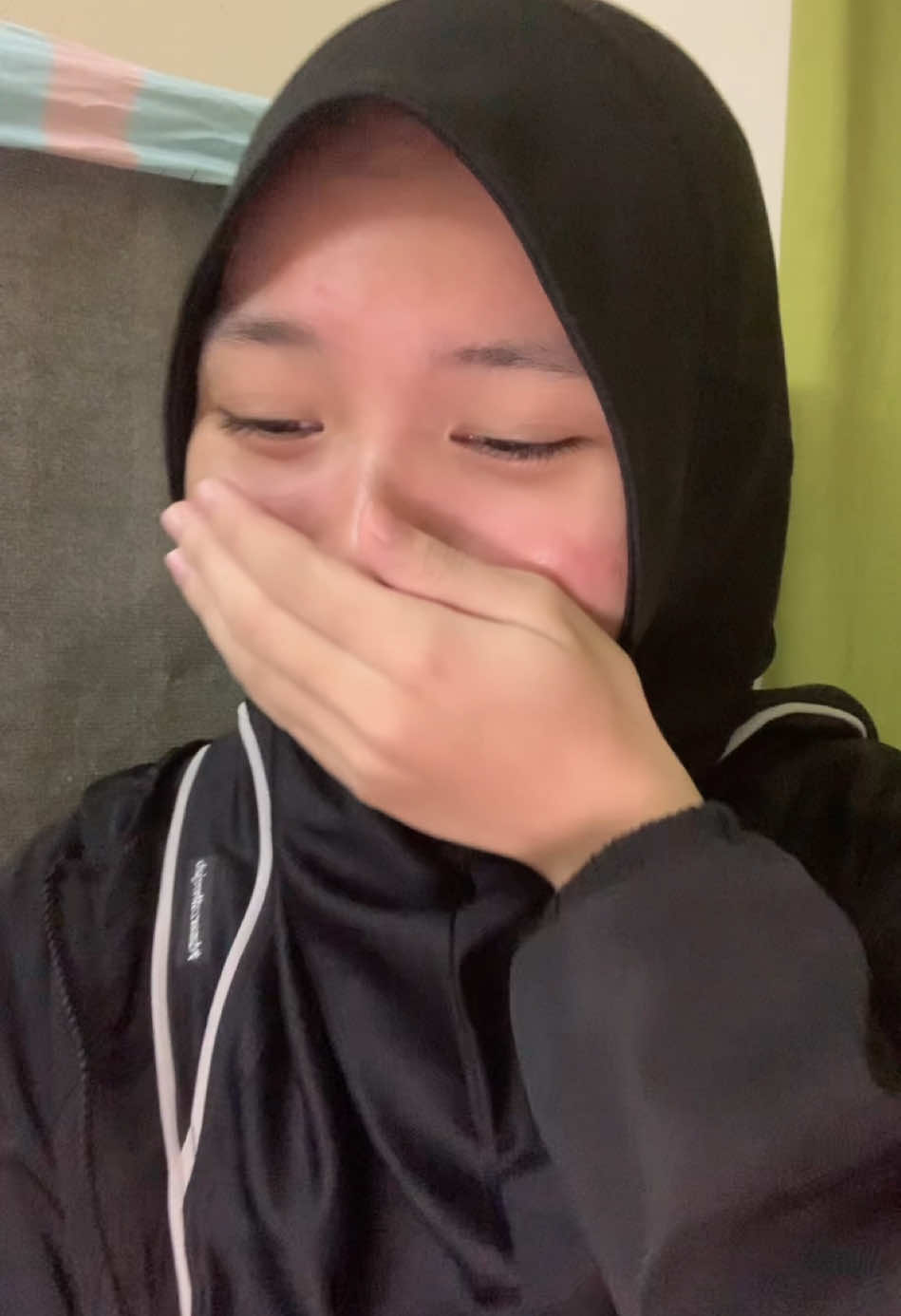 aku tgk adik aku mcm cicak je,camne pia dgn fitrah bole suke dia ni😭 #masukberandafyp #suratcinta #reaction #budaksekolah #funny #spontan #cringe 
