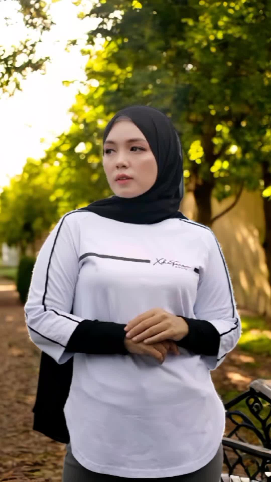 Atasan Kaos Wanita Lengan 7/8, cuttingan model oval, model trendy dan staylish siap menemani hari2 kakak tanpa takut terawang dan haredang, bahan cotton combed 20s. #atasanwanita #kaoswanita #kaos #combed #oval #wanita #ootd 