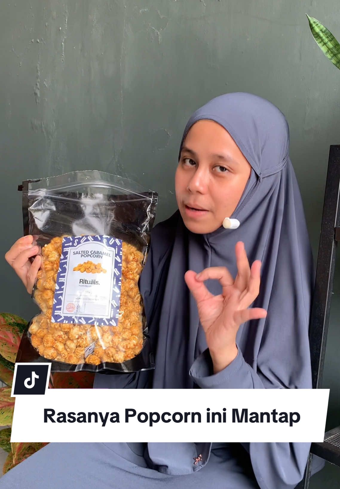 Rekomendasi popcorn rituals ukuran 500 gram yg salted caramel nya rata banget balur pop corn yg bulet2 ini. Enak banget lho ini salah satu pop corn yg rasanya gak kalah sama popcorn luar negeri #popcornrituals #rituals #popcornlokal #popcornsaltedcaramel 