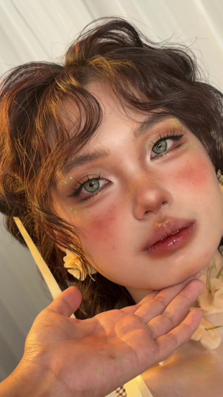 Nasa name ng basket ko yung shades or variation 😊  if you want to try products from this vid make sure to checkout from my link 😊 TAG NYO KO PAG NITRY NYO TO!! Natutuwa ako sa tags sakin na nagtatry ng looks ku 🥹 @FORD_HairStyles  🫶 #makeup #douyin #doll #toasted #browns #labubu #makeuptutorial #hmua #creative #vietnamese #hairstyling #products #lens #vicecosmetics #cheeryep #flortte #makeuprecomendation 