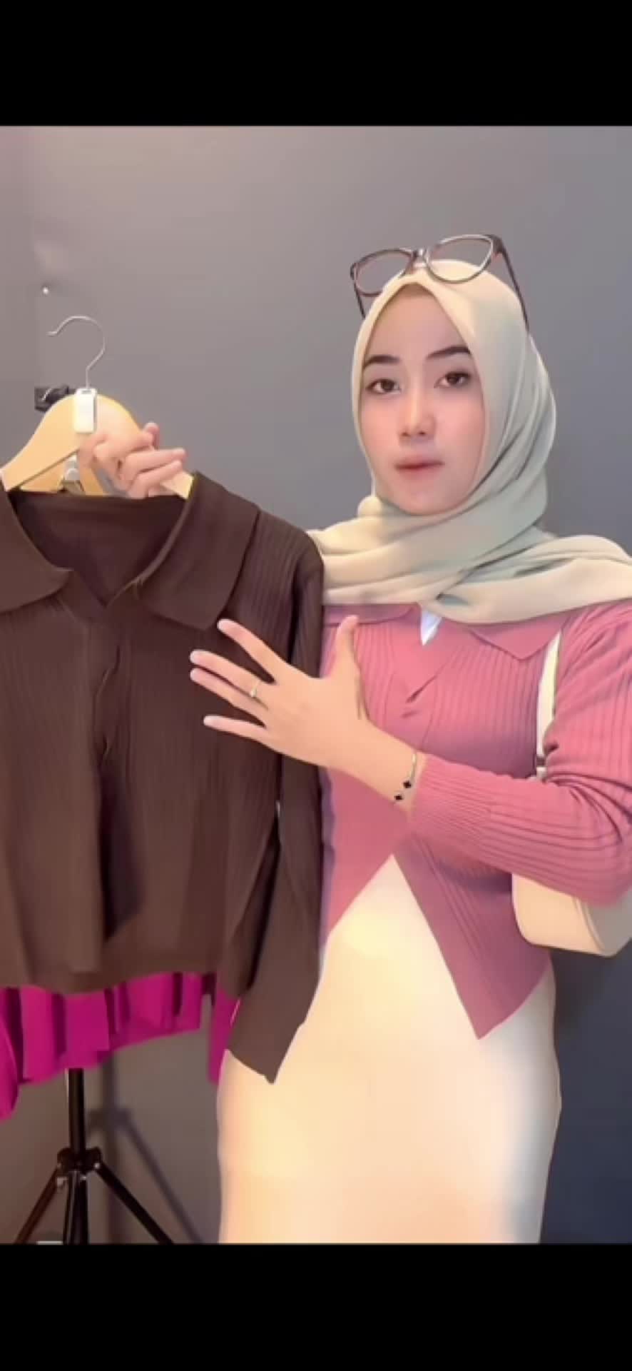 #tiktokshopcomeback #ootdfashion #umkmindonesia #atasanrajut #atasanrajutwanita #atasanrajutpremium #atasankorea #atasankoreanstyle #rokwanita #rokkoreanstyle 