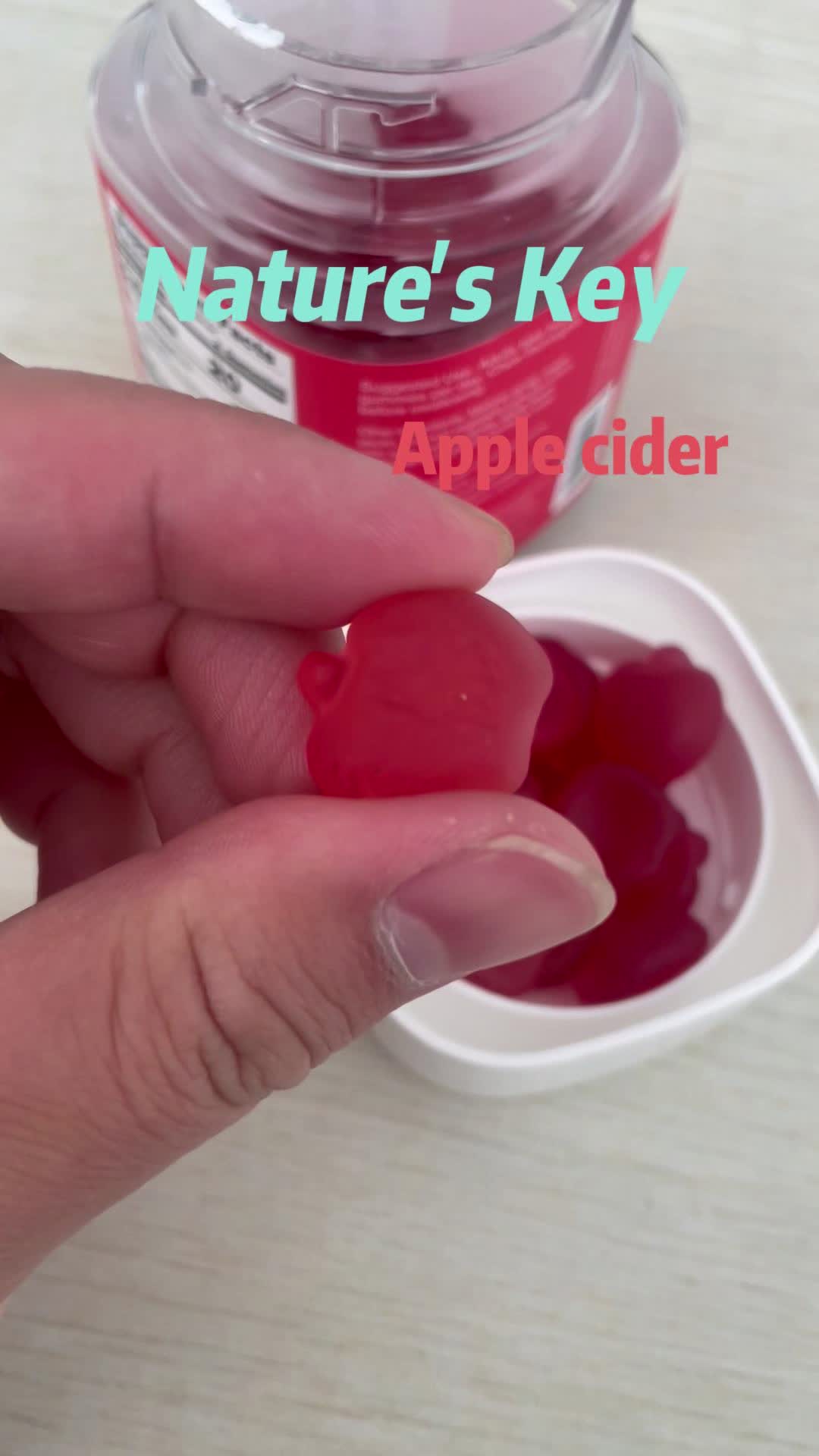 Yang mana nak tukar size raya nanti pat pat try Apple Cider gummies ni 🎉 2 biji sehari tau. #applecider#fypNatureskey #FoodTok #BeautyTok #Natureskeygummies #tiktokshopping #AppleCiderVinegar #acv