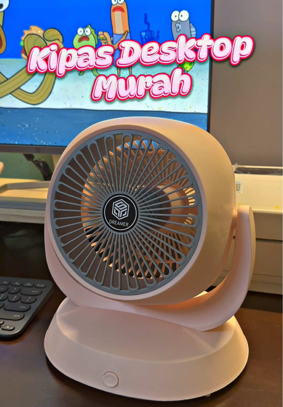 Kipas Meja Murah🩷Dia ada 4000mAh boleh tahan sampai 12jam✅Size dia kecil tapi angin dia kuat💨 Siapa yg tengah cari kipas meja murah , angin kuat dan sejuk boleh grab ni‼️🫶 #kipasmeja #kipasdesktop #dreamer #kipas #kipasviral #kipasmurah #dreamerfan #fan #kipasanginportable #kipastahanlama #kipastahan12jam #kipassejuk #kipasanginkuat #sejuk #portablefan #lifestyle #travel #deskfan #kipasangin #desktopfan #fandesktop #kipasmeja #goodthing #barangmurah #barangviral #foryou #tiktokshop #fyp #trending #giftideas 
