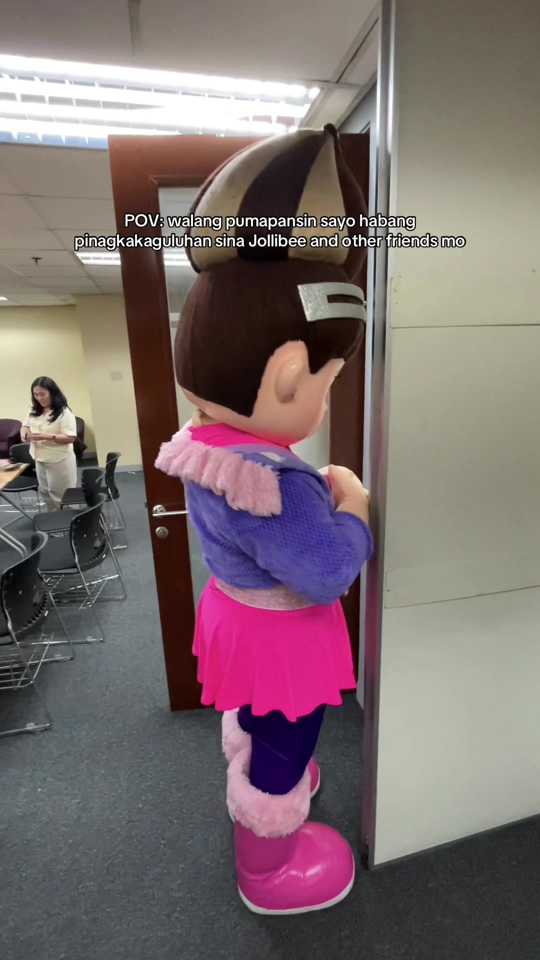 Tampo na si Twirlie 😁 Thank you sa pa-birthday bash @Jollibee 🫶 #twirlie #twirliejollibee #jollibee #jollibeemascot #fyp 