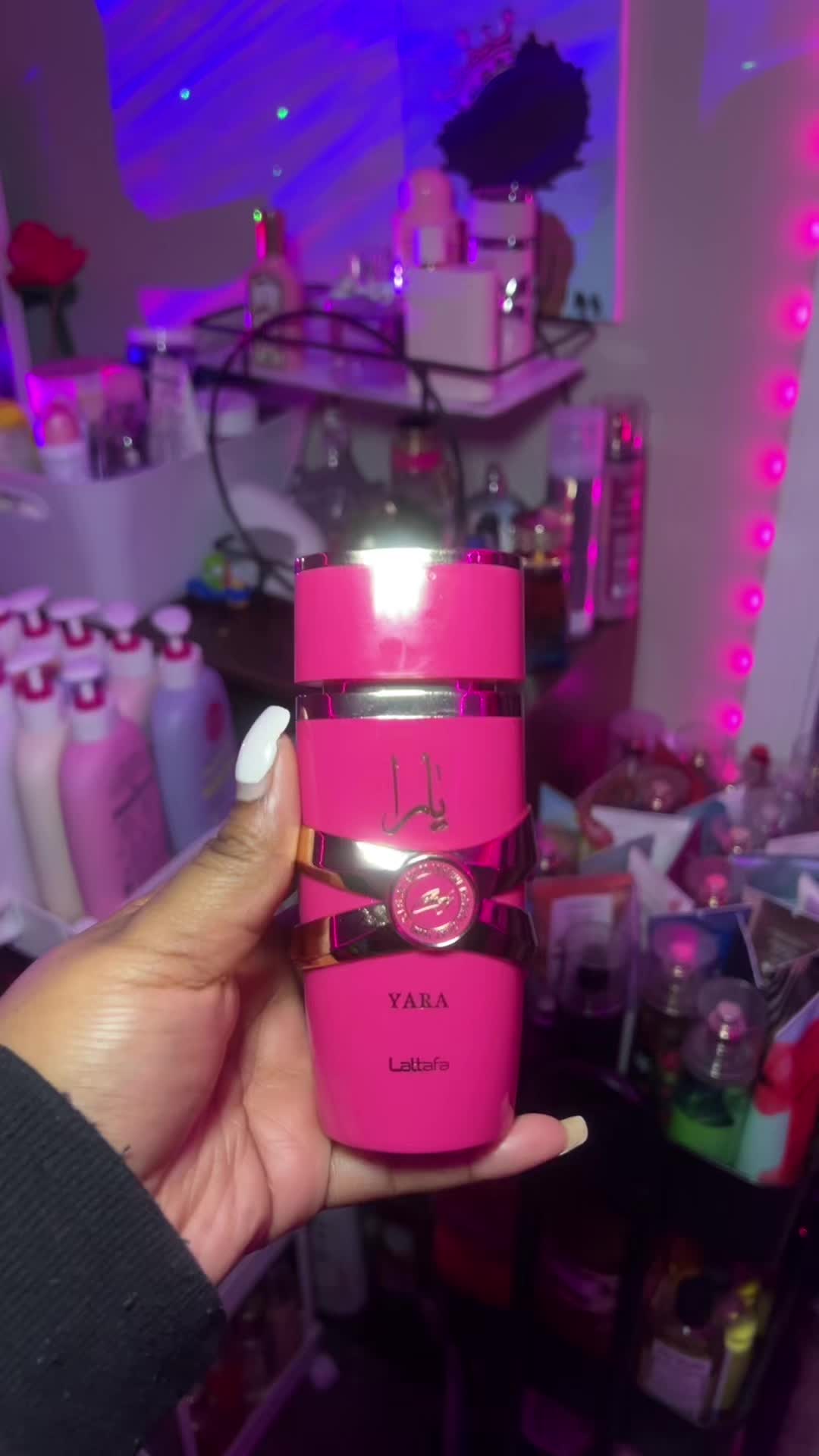 This is definitely one of my most complimented perfumes ngl🥰🥰 #fypシ #yaralattafaperfume #yaracandy #perfumetiktok #viralvideo #hygienetok 
