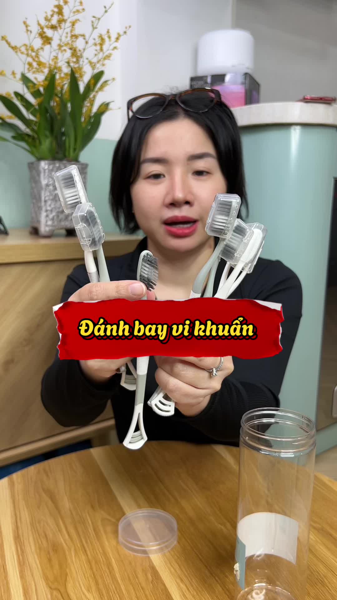 Bàn chải đánh răng. Bàn chải đánh răng lông mềm. Bàn chải đánh răng 2 đầu có nạo lưỡi. #ngahamina #banchaidanhrang #banchaidanhranglongmem #banchaidanhrang2dau 