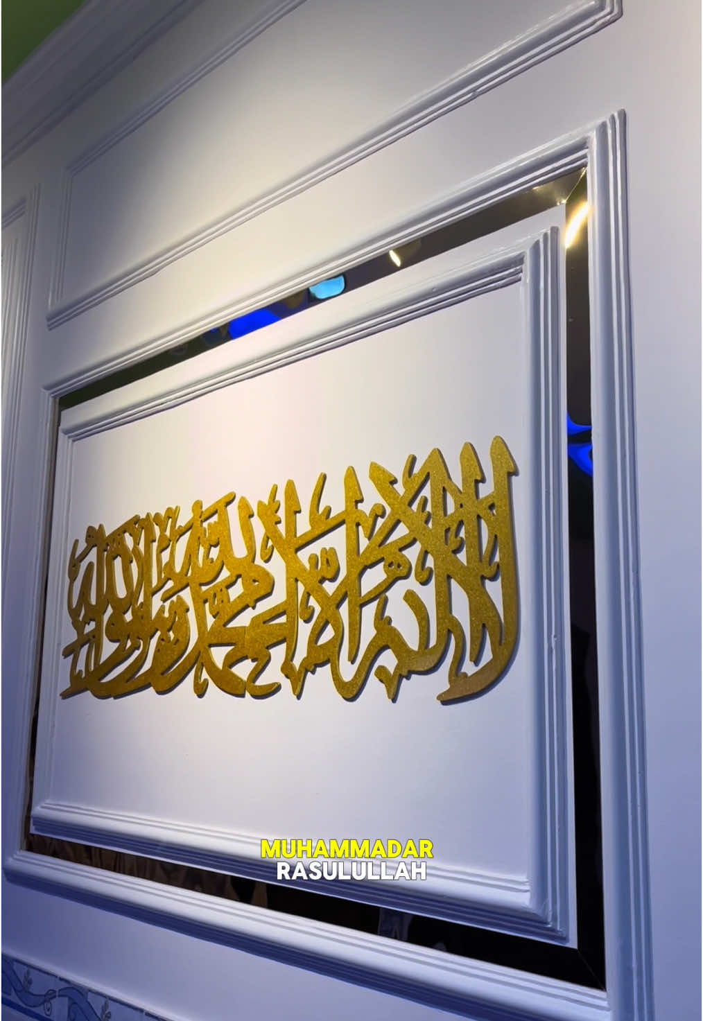 MasyaAllah, hiasan dindingnya menyala di ruangtamuku 🥹💕 #kaligrafi #kaligrafiarab #hiasandinding #kaligrafiislam #calligraphy #kaligrafiukir #art #kaligrafimurah #kaligrafiindonesia #kaligrafiallahmuhammad #walldecor #hiasanrumah #kaligrafikuningan #kaligrafikayu #pajangandinding #kaligrafitembaga #kaligrafikontemporer #homedecor #kaligrafijepara #kaligrafimasjid #kaligrafijati #dekorasirumah #jualkaligrafi #interiordesign 