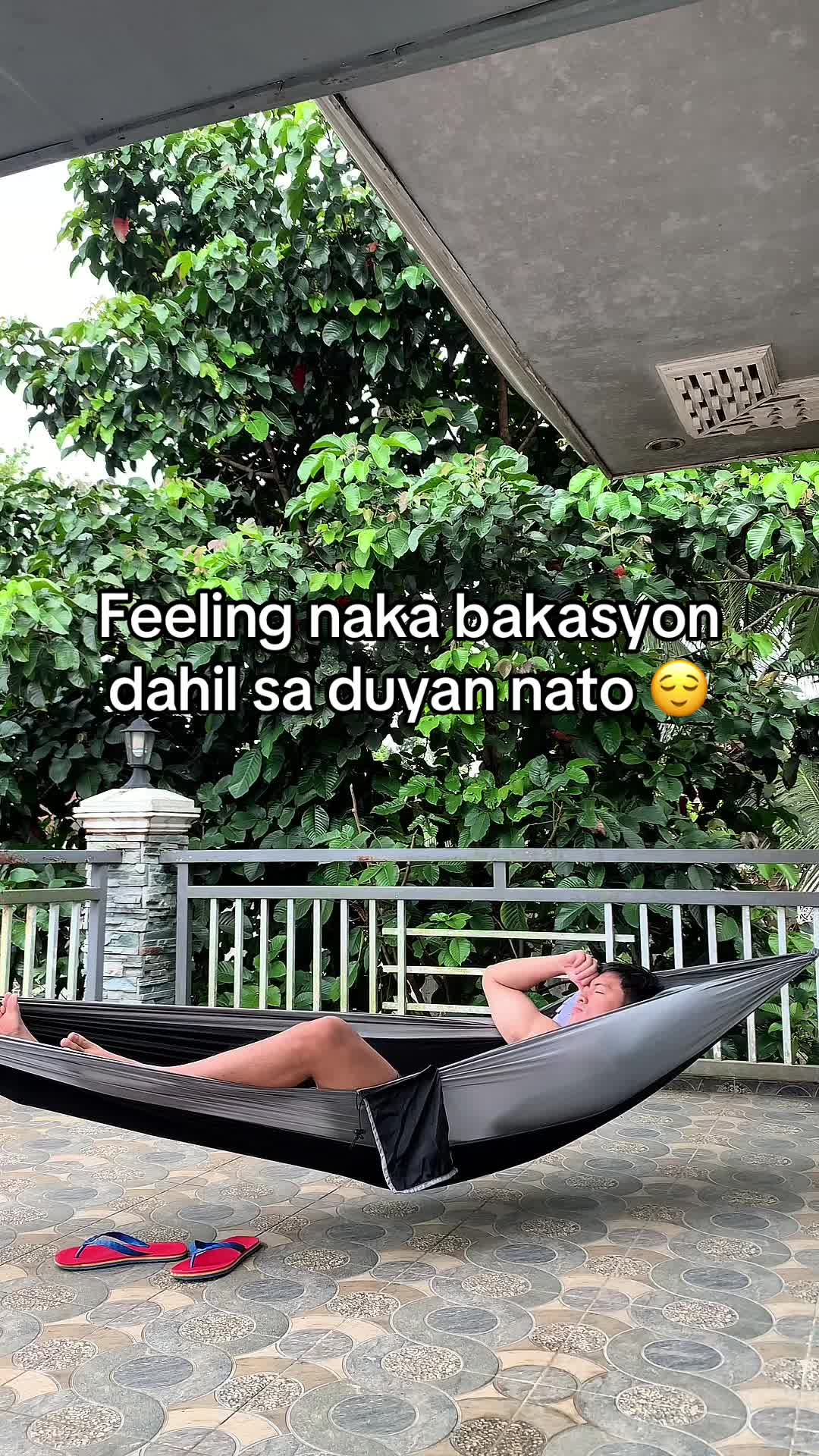 Yung gusto mo ng mag camping kaya nag set up ka ng hammock sa labas ng bahay nyo #hammock #hammocklife #campinghammock #duyan #hammocktime #camping 