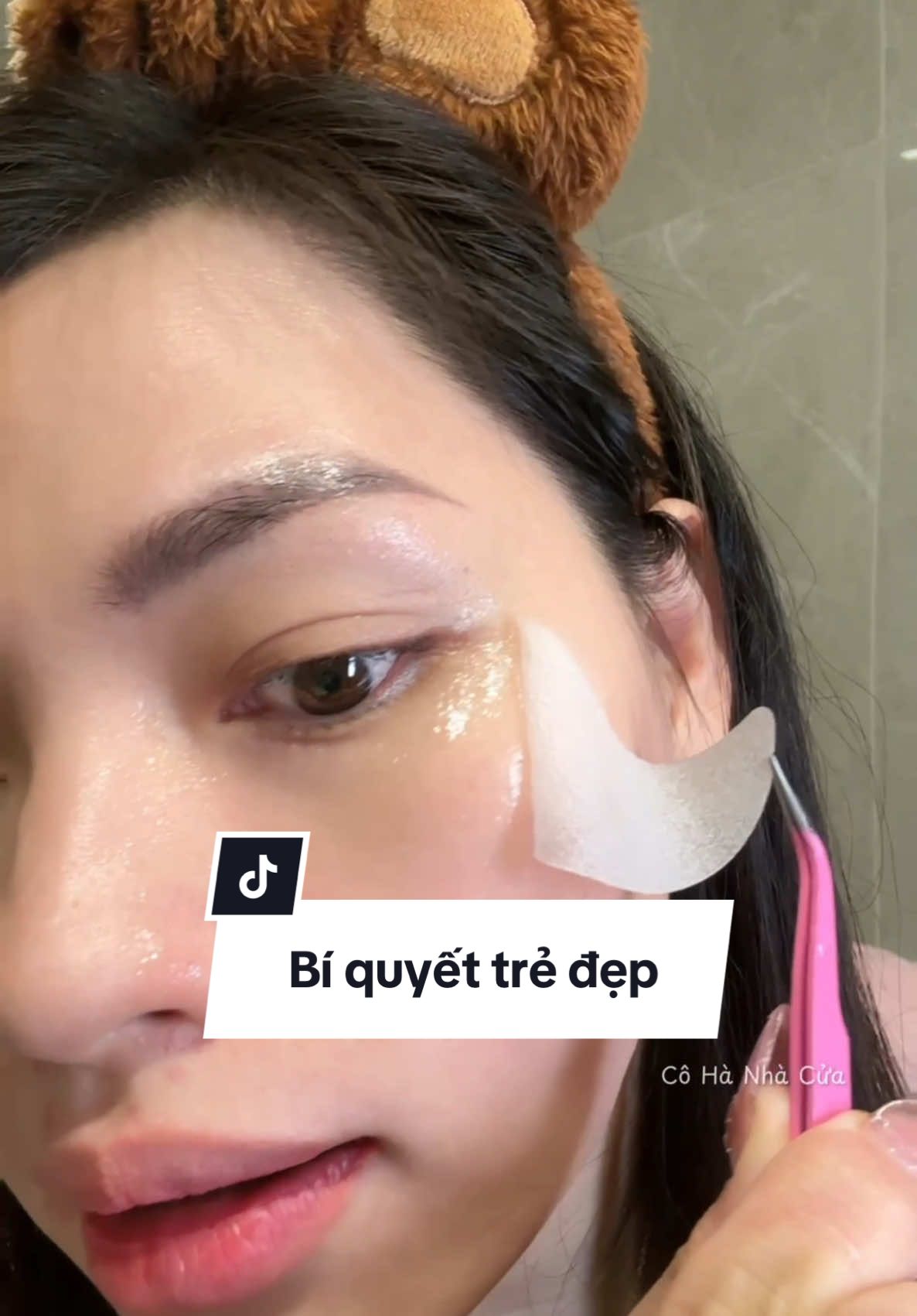 Tui mới sử dụng mặt nạ mắt Dikiki đắt sắt ra miếng nhưng rất đáng tiền. Mấy bà muốn không bị già trước tuổi thì phải đầu tư xứng đáng nha🥰 #muataitiktok #skincare #skincareroutine #skincaretips #duongda #duongdamat #thammat #trithammat #chamsocda #chamsocdamat #muataitiktokshop #matnamat #matna #mask #skincare #skincareroutine #skincaretips #matnaduongda #duongda #thammat #serummat #dikiki