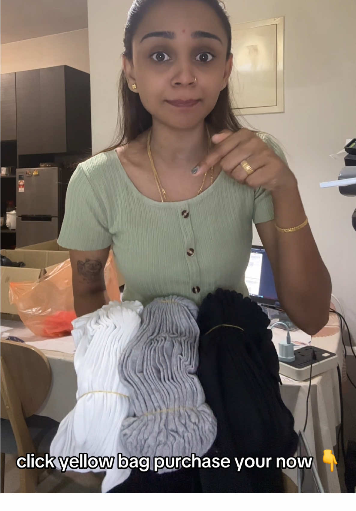click yellow bag purchase your now 👇 #dayinmylifevlog #tiktokshop #tiktokbusiness #viralproducts #fyp #tiktok2025 #7milionaudition #repost 