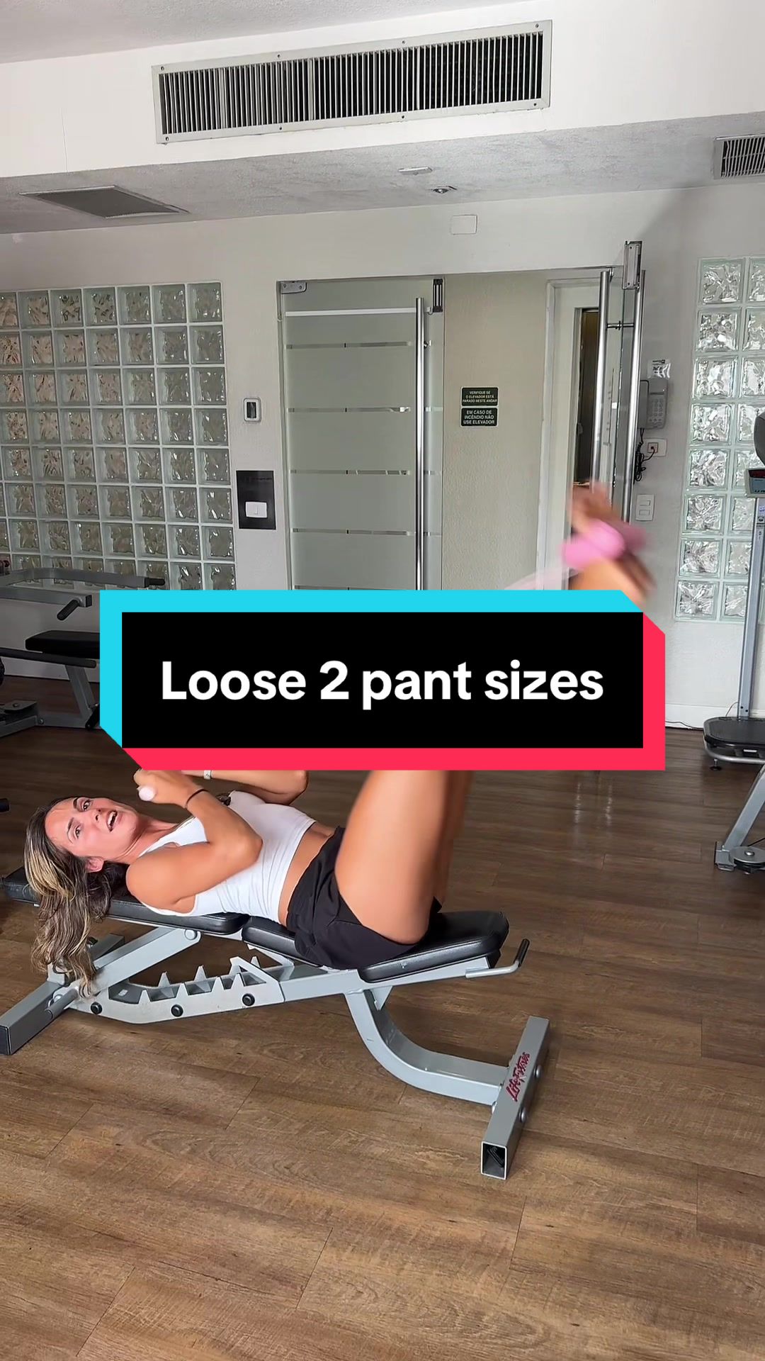 Workout from anywhere with a flat surface, gym not necessary 🙅‍♀️ #resistancebandworkout #workoutanywhere #newyearnewme 