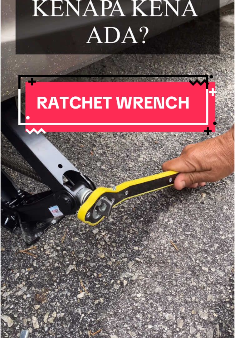 Ini lah part yg awan paling tak suka kalau nak tukar tayar, penat nak pusing. Tapi dgn ratchet wrench ni, hidup awan jadi mudah. Senang je tukar tayar. Semua kereta awan wajib ada benda ni,  Kecik, solid, ringan dan mudah. Tekan beg kuning #wrench #ratchet #tayar #tukartayar 