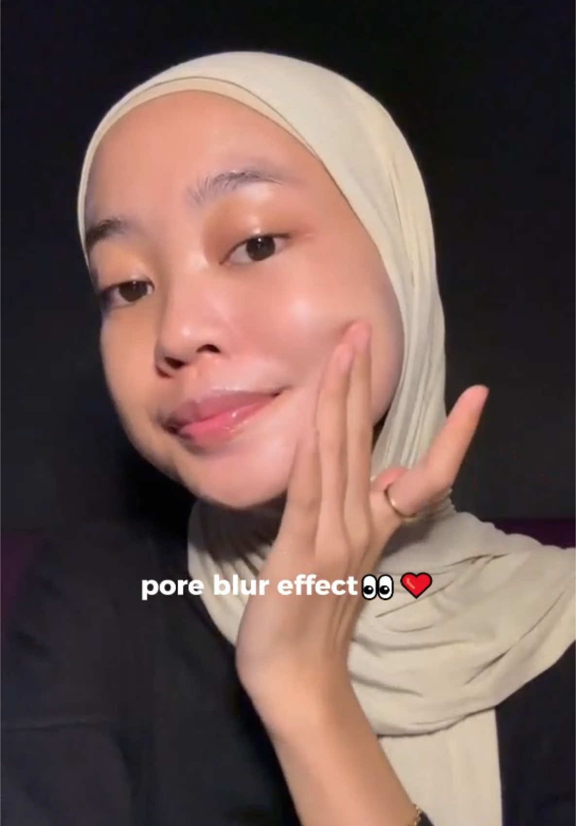 keke dan tinted sunscreen kesayangan nya 😚🩷 #glowsophy #sunscreen #porefectintsunscreen 