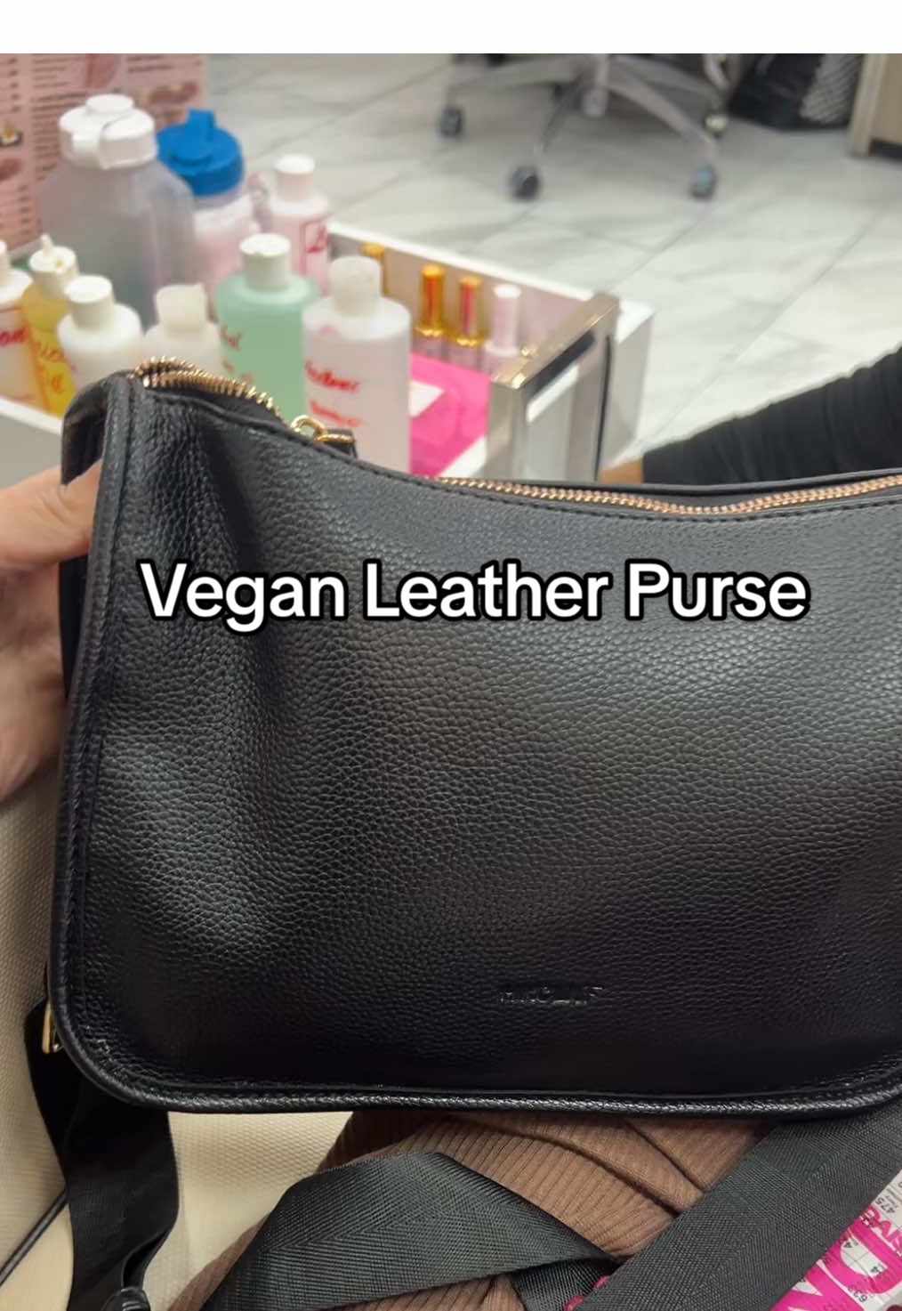 Love this purse so much its perfect for everyday errands. #veganpurse #veganleather #purse #everydaypurse @HKCLUF US 