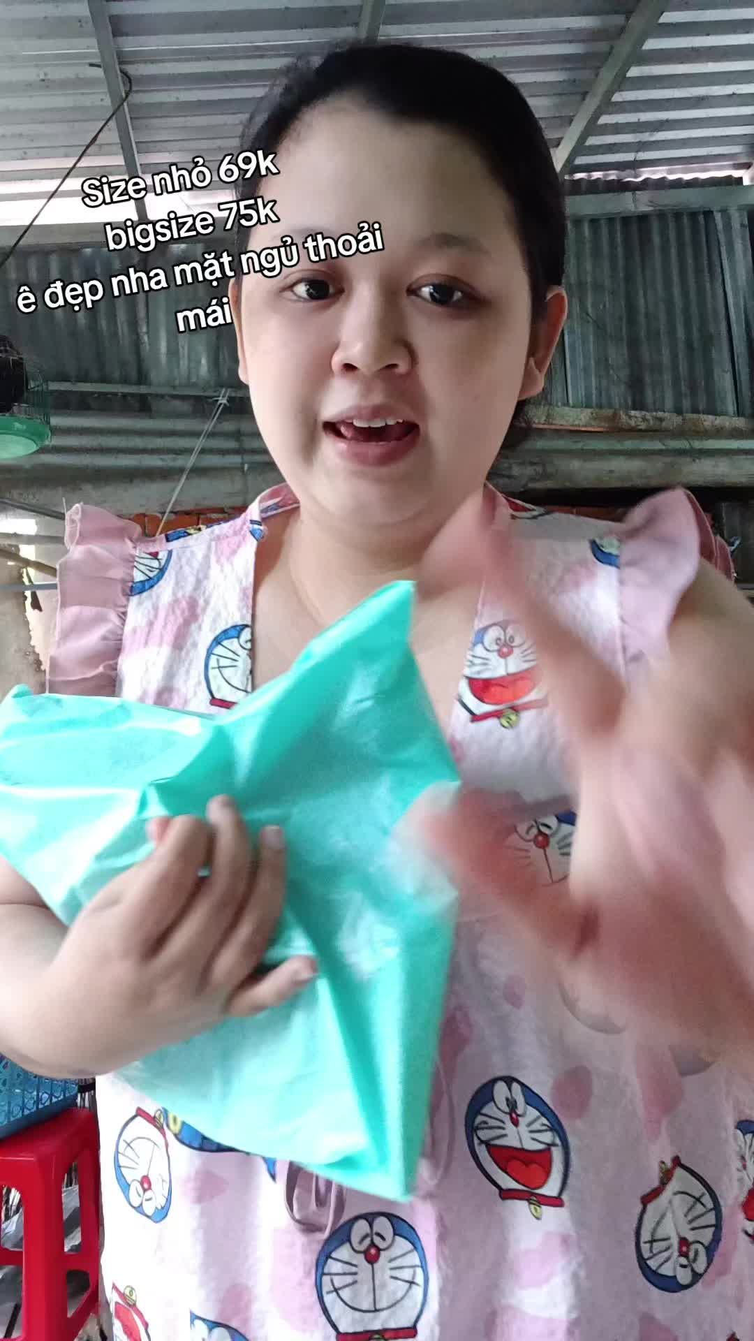 em để dưới giỏ hàng đây