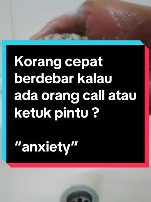 Keresahan atau “anxiety” dalam bahasa Melayu merujuk kepada perasaan cemas, gelisah, atau takut terhadap sesuatu yang tidak pasti atau perkara yang belum terjadi. Ia boleh berlaku pada sesiapa sahaja dan boleh disebabkan oleh pelbagai faktor, seperti tekanan hidup, trauma, atau situasi yang mencabar. Tanda-tanda keresahan boleh termasuk:  • Rasa bimbang yang berlebihan  • Sukar untuk fokus atau menumpukan perhatian  • Gangguan tidur, seperti sukar tidur atau kerap terjaga  • Denyutan jantung yang cepat atau berdebar-debar  • Berpeluh berlebihan atau rasa panas  • Otot tegang atau sakit badan  • Rasa mudah marah atau tersinggung  Dapatkan di Bag kuning 