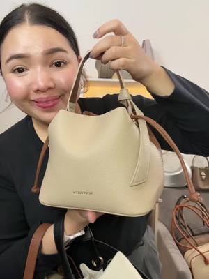 มาแล้วน้องขนมจีบทูโทน และมีสีใหม่ด้วย ใครชอบรุ่นนี้กดได้เลยในตะกร้าจ้า #เทรนด์วันนี้ #tiktokป้ายยา #TikTokLooks #กระเป๋าแบรนด์แท้ #แฟชั่นผู้หญิง #กระเป๋าขายดี #ootd #กระเป๋าสะพายไหล่ #weekendfashion #bostanten 