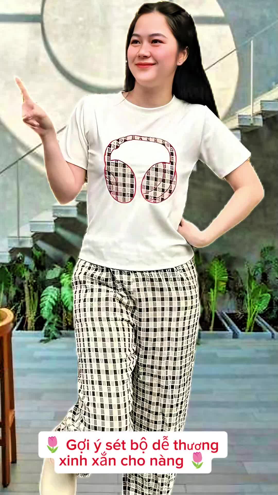 Sét bộ áo thêu phối quần sọc caro xinh xắn cho nàng #setbo #setbonu #setboxinh #thoitrangnu #thoitrangfashion #hottrend #thinhhanh 