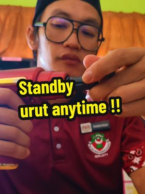 Lepas kelas bukan je otak penat… badan pun dah menjerit mintak tolong wehh !! Nasib baik ada massage gun standby kat sekolah aku. bukan rehat, aku ugut badan terus. "Kau relax sekarang atau aku ON kan level 30!" haha CTA: Nak rasa nikmat urut power tapi tak payah keluar duit tiap minggu? tekan beg kuning, komer dan otot kau akan ucap terima kasih nanti. #MassageGunMalaysia #LepasKelasTerusUrut #StudentPenatClub #SelfCareTools #BarangViralTikTok #FYPMalaysia #TikTokShopMY #UrutSendiriBaruPuasss