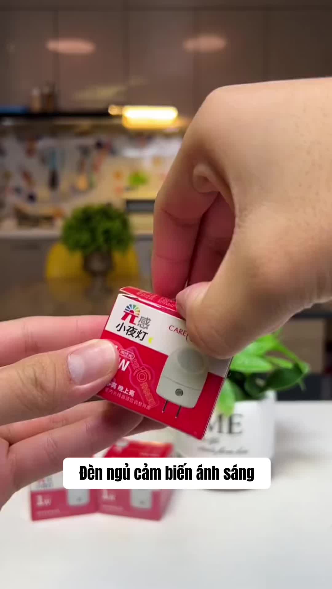 Đèn ngủ led cảm biến ánh sáng tiện ích #denngu #denngucamung #denngucambien #dennguled #giadungtienich 