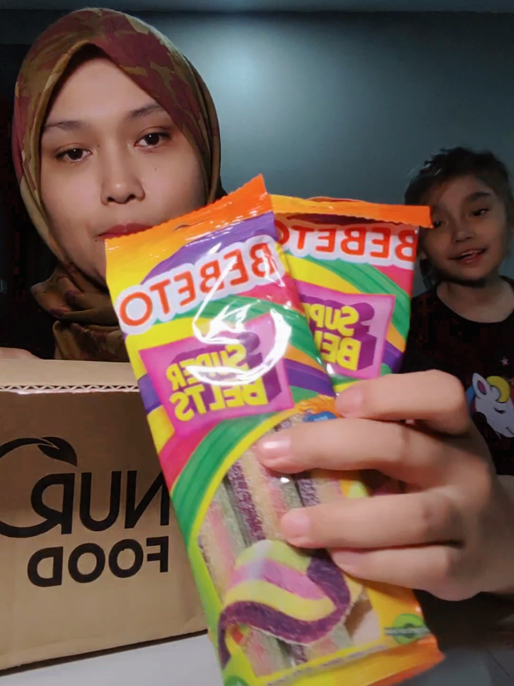 Terima kasih nur food gift for raya... 🎁❤️ #herrahayla #mykidsrmyworld #kidsbelike #housewifereallife #nurfood #tiktokshopcreatoridol2025 