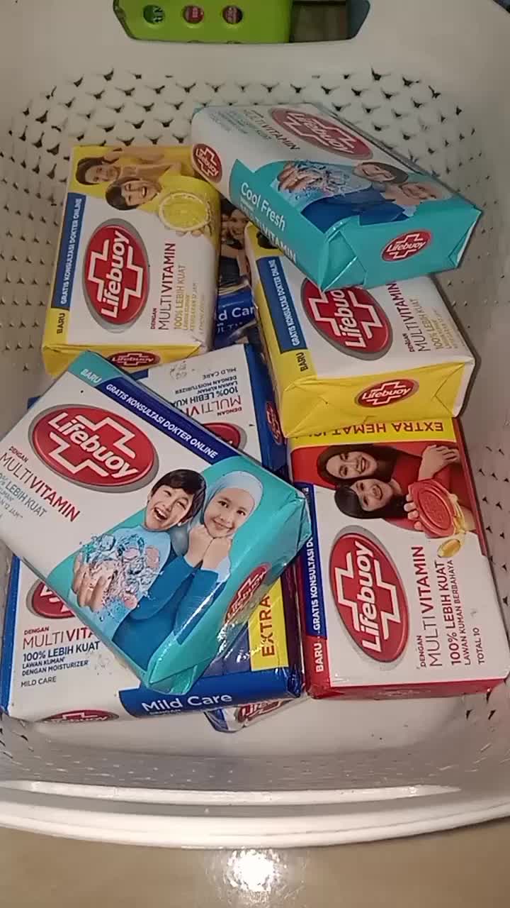 hayo kemaren siapa yang nanyain sabun Lifebuoy tapi ka kebagian karena stoknya habis,?? nih sekarang sabun Lifebuoy ukuran 70 grm ready lagi,, tenang promo nya juga masih ada cuma 30 ribuan aja udah dapet 10pcs,, yuk buruan di gercepin paket promo nya jangan sampai kehabisan lagi ya 🤗 #paketpromosabunmurah  #promosabunmandi  #promosabunlifebuoy 