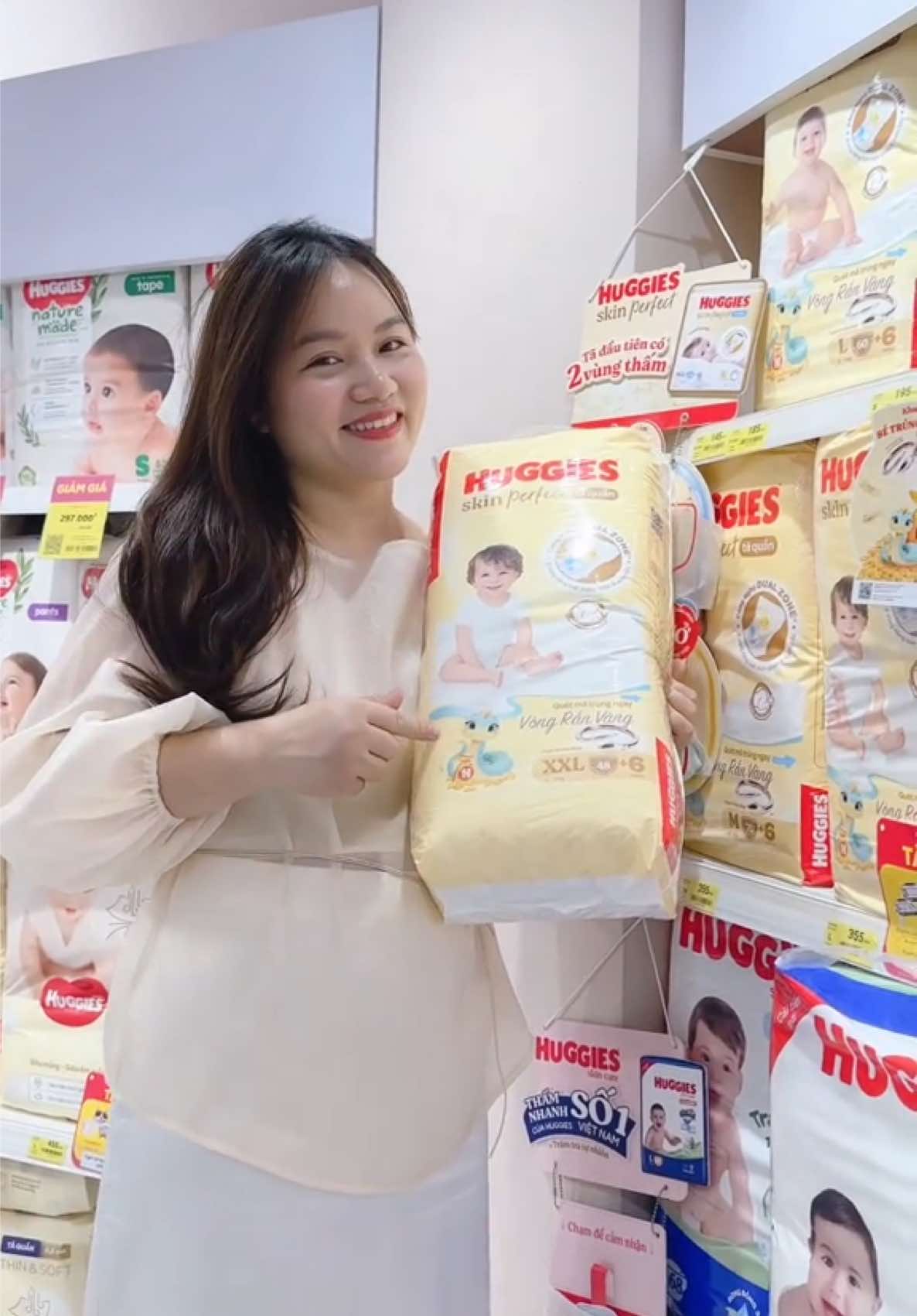 Quá trời là quà siêu hot siêu xinh luôn nè mọi người uiii 🎁🎁    #HuggiesSkinPerfect #HuggiesRanVang #Huggies #Skinperfect 