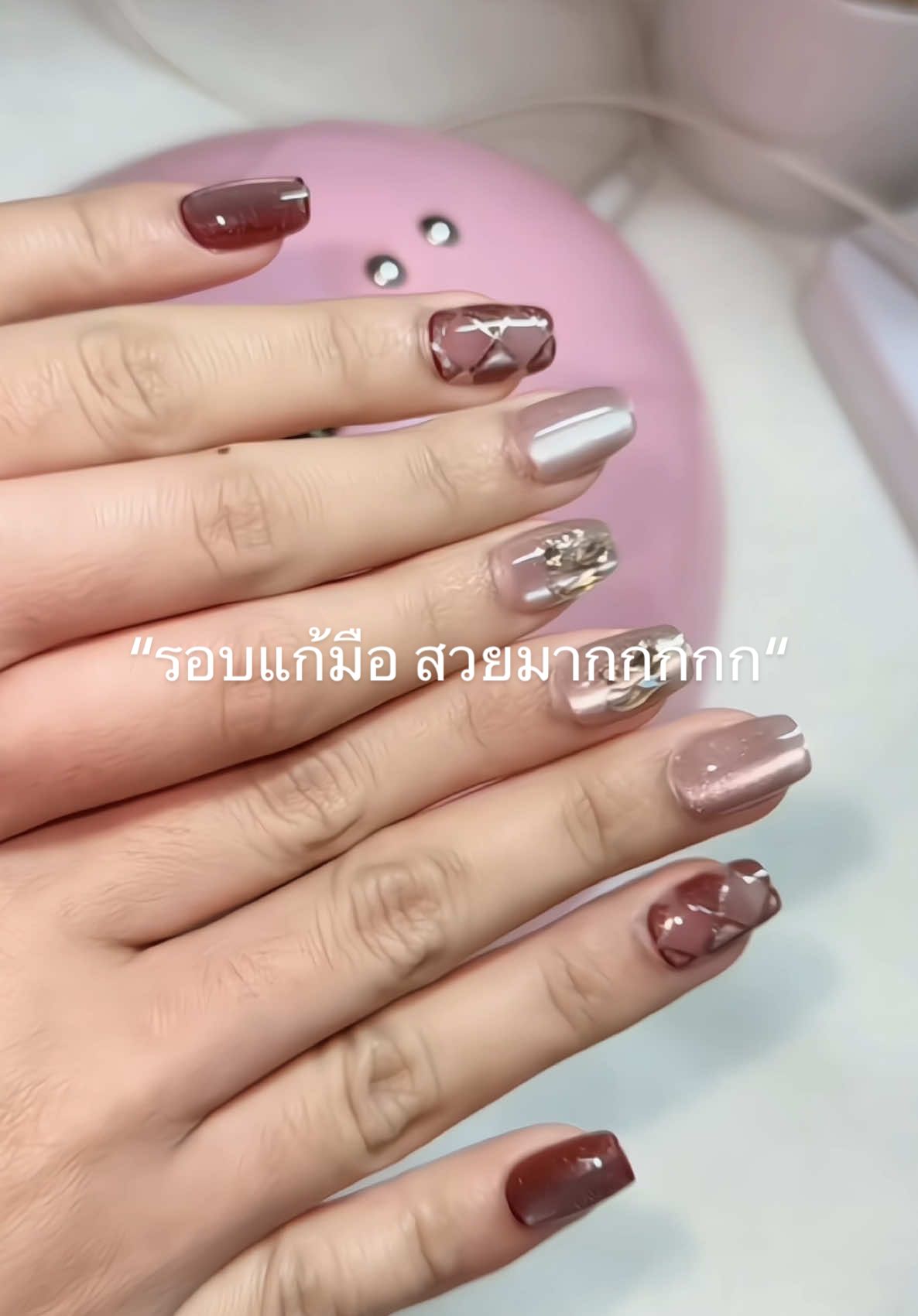 ลายนี้ขับผิวมากกก มือสว่างสุด #เล็บปลอมสําเร็จรูป #เล็บเจล #เล็บเจลเรียบหรู #รีวิวเล็บ #รีวิวเล็บเจลสวยๆ #tiktokป้ายยา 