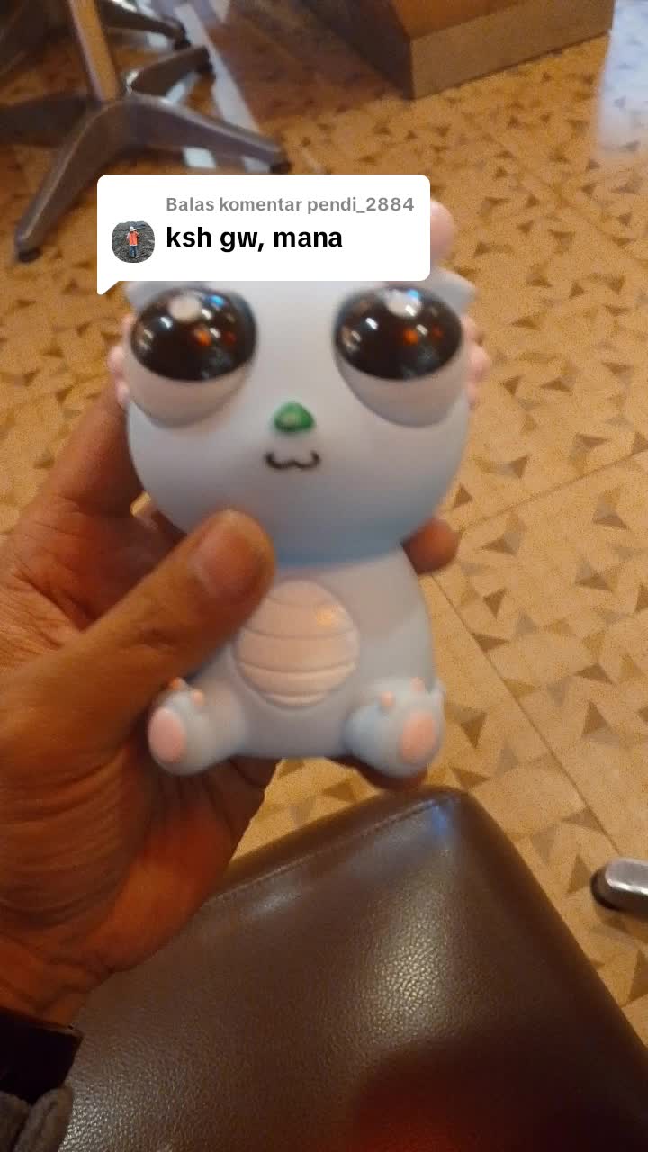Membalas @pendi_2884 langsung di klik keranjang kuningnya gaes ⬆️ mainan remas empuk lucu gemesin. #mainanlucu #mainan #unik #boneka #squishy 