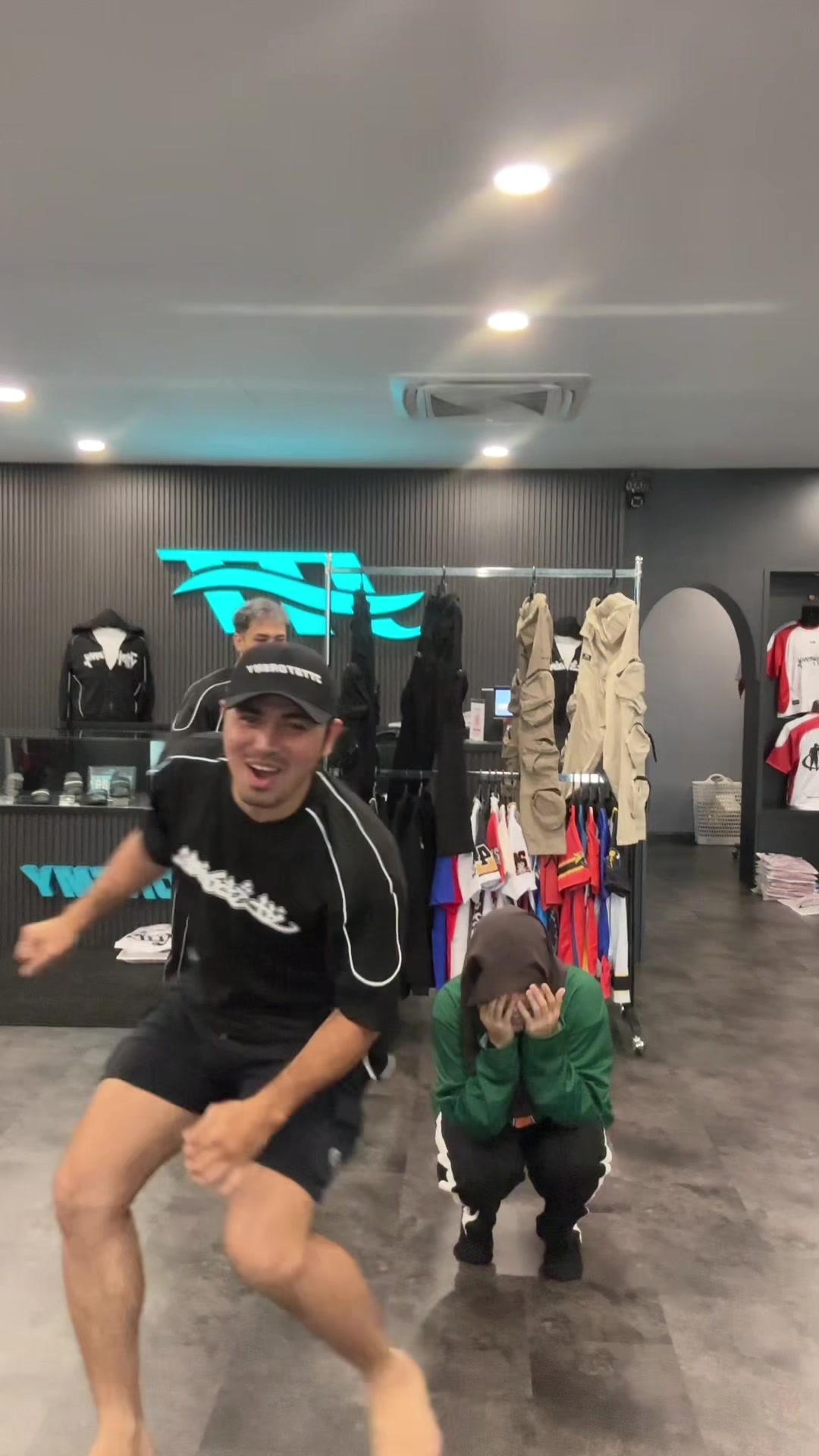 when we are always together we do stupid thing together @JORDANBOY @jttstoremy @𝓟𝓾𝓽𝓻𝓪🖤 @PUTERIRANIAA 