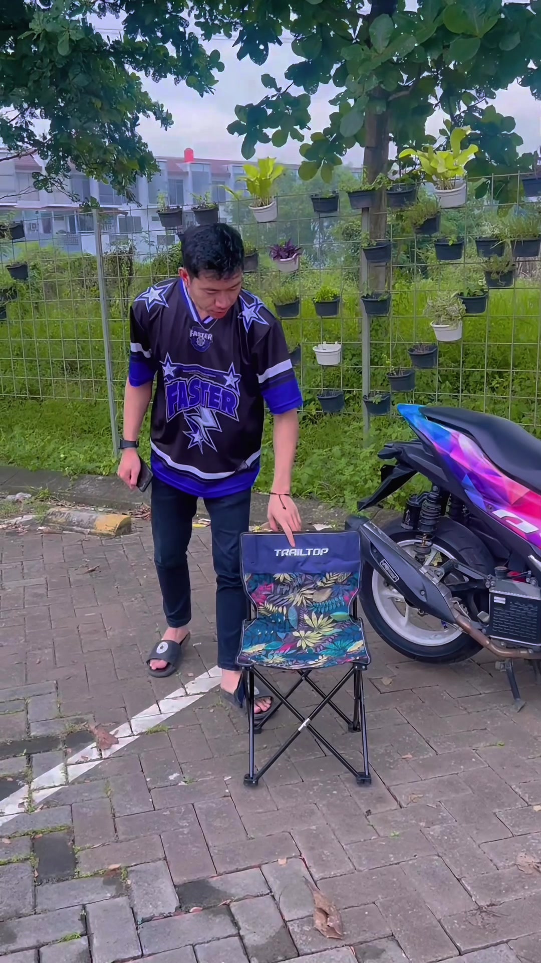 Sore sore paling pas dah nyantai duduk dikursi begini #kursilipat #kursi #yogafernando 