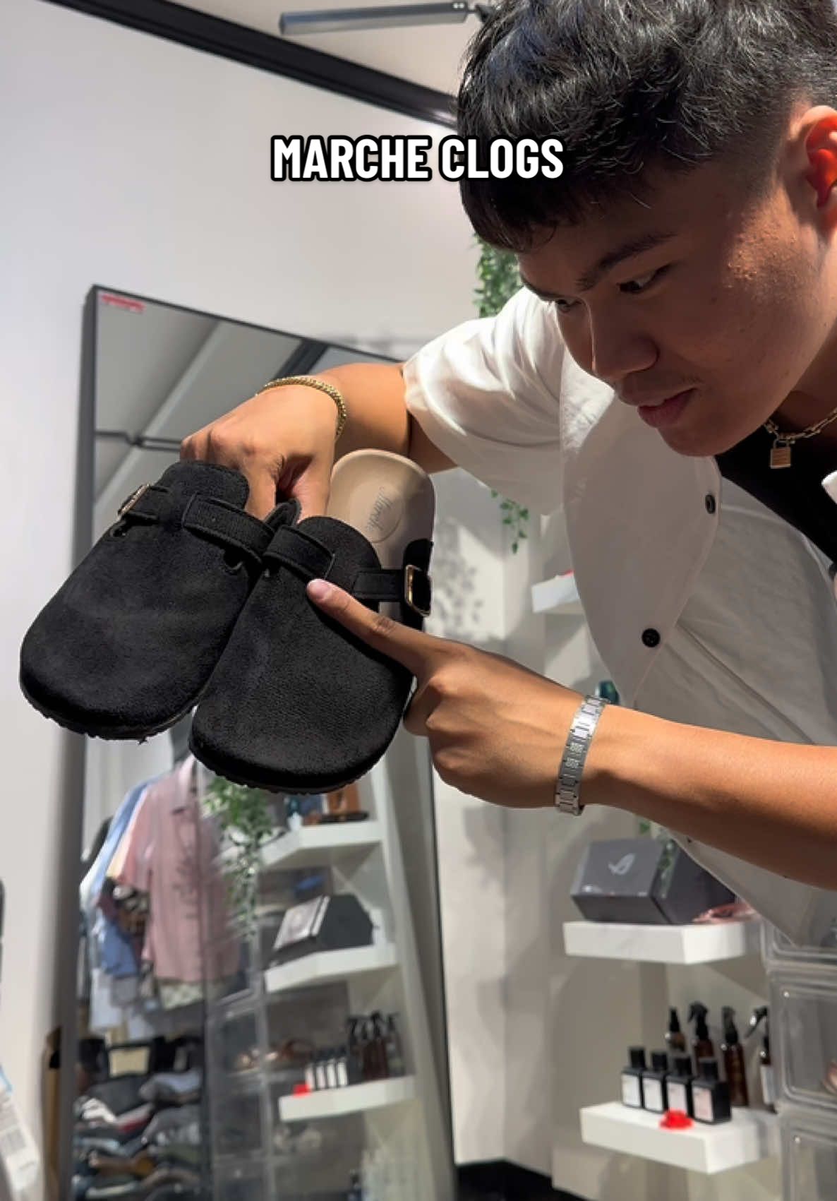 Never Binigo! Clogs again guys #Clogs #Clogsformen #Clogsoutfit #Howtostyleclogs #Fashion #Justuwa #Fyp 