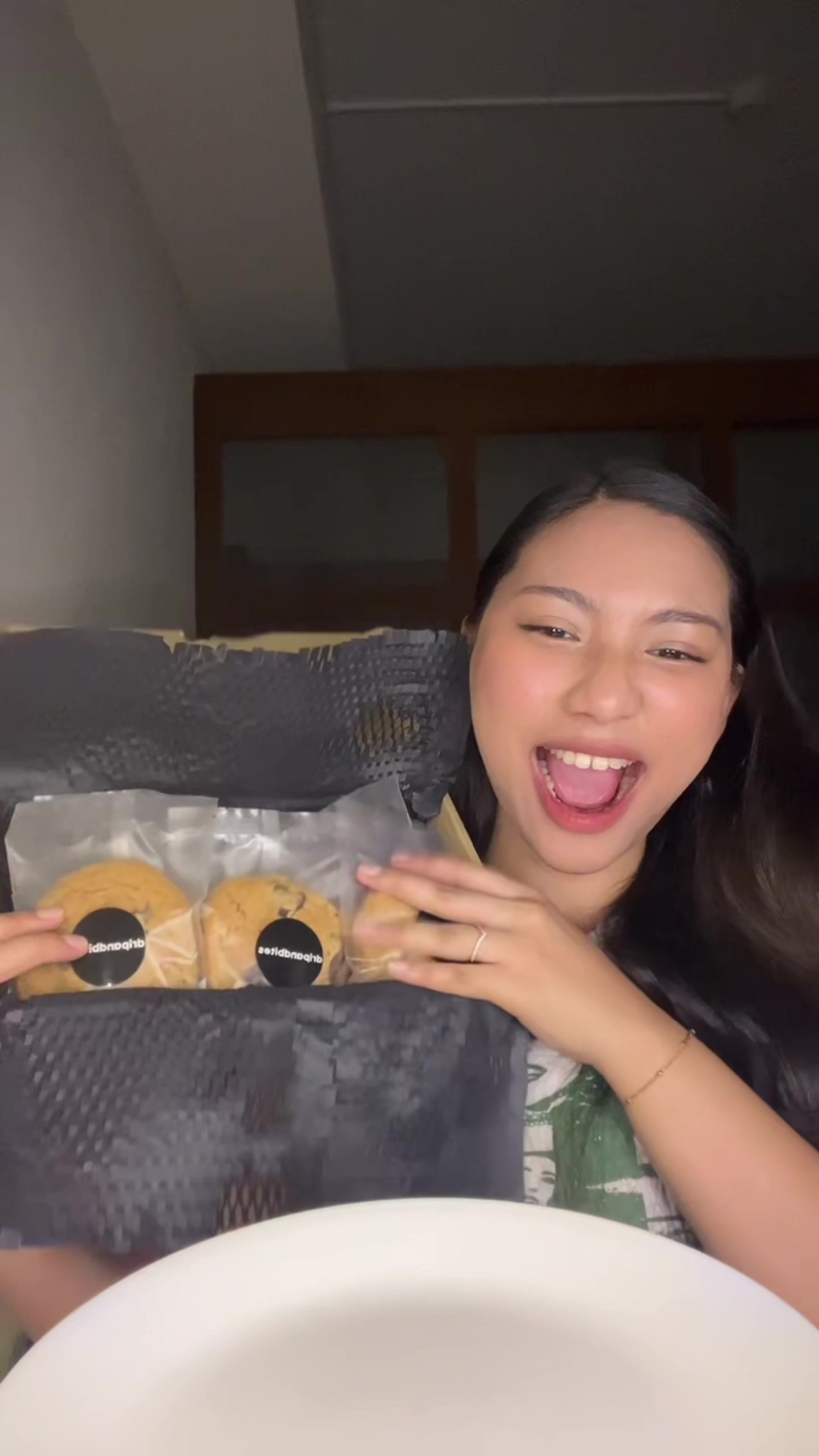 Viral drip and bites cookies! 🍪#dripandbitescookies #cookies #asmreating #asmr #mukbang #mukbangeatingshow #mukbangvideo #chocolate #foodie #foodtok #watchmeeat #fypage #foryouu 