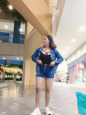 Yung feeling na may nakatitig pala sayu sa harap🤣#fyp #newtrend #tiktok #fyppppppppppppppppppppppp 