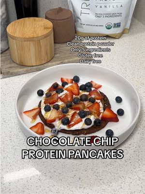 Chocolate chip protein pancakes 😋🥞 I’m using @Truvani vanilla protein powder because of its clean ingredients! #creatorsearchinsights #truvani #truvanipartner #proteinpowder #cleanprotein #proteinpancakes #chocolatechippancakes #proteinbreakfast #pancakerecipe #aprilrestock #tiktokshopmemorialday