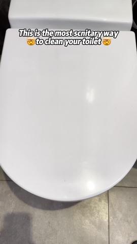 🚽✨ Stop scrubbing with those gross old brushes. This disposable toilet brush smells fresh, keeps your toilet spotless, and you just toss it when you’re done. So easy! 👇 👇 #CleaningHacks #HomeEssentials #BathroomMustHave #CleanTok #tiktokmademebuyit 