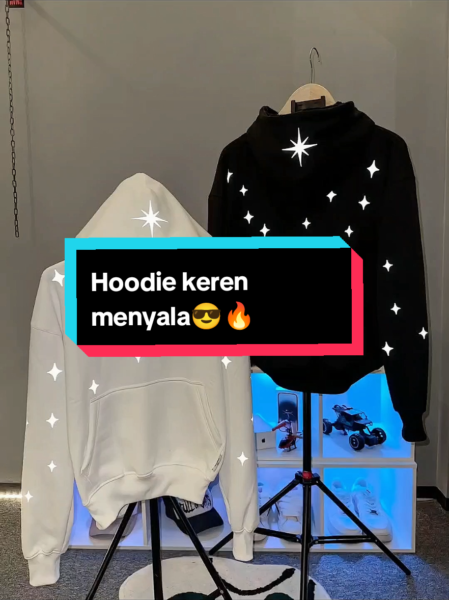 Keren nih😎, hoodienya bisa menyala🔥 #hoodiereflektif #hoodiemenyala #hoodiekeren #4u #tiktokshop #tiktokaffiliate #fypシ゚ 