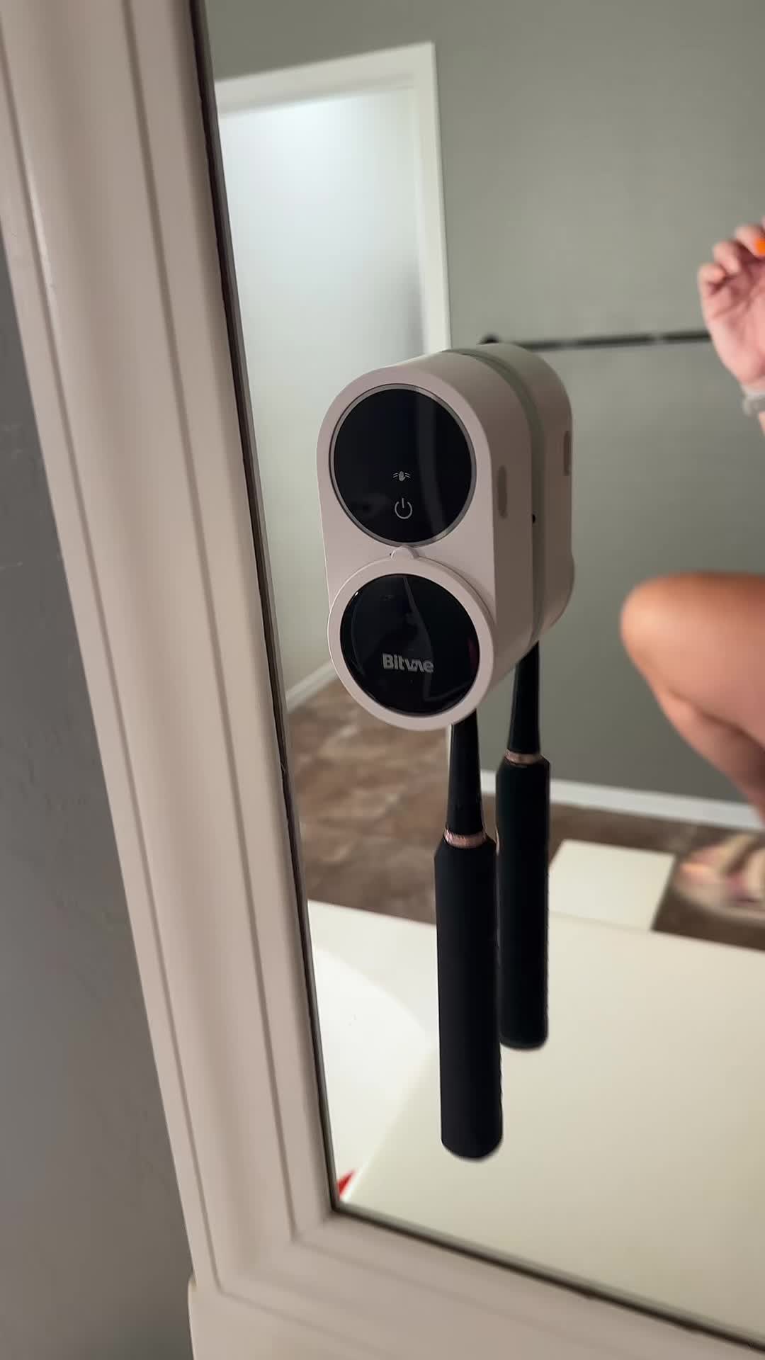 I love 2025 for having gadgets like this! #gadget #toothbrush #oralhealth #oralcare #smiles #teeth #tiktokshopmemorialday 