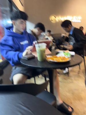 Kuya peram daw sya jacket 🤣