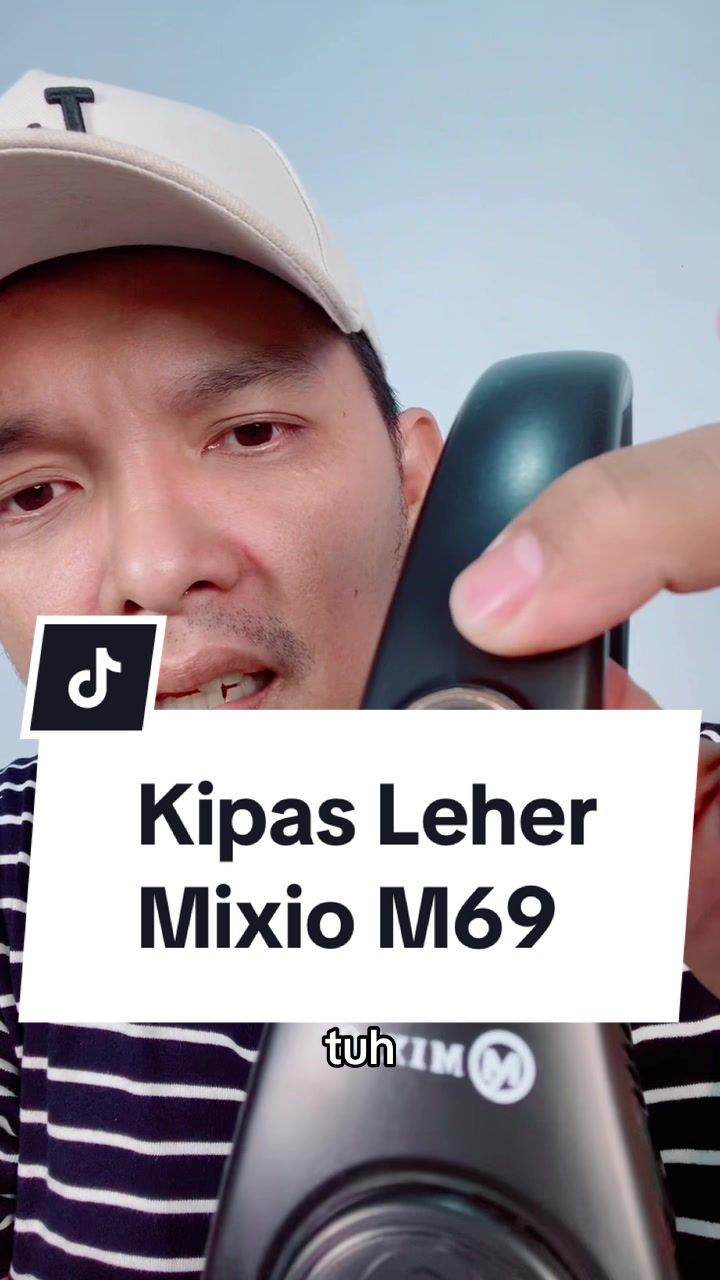 Membalas @nelly.lim777 Nyaman banget dipake pas gerah, jadi adem, lagi ada harga promo buruan check out dikeranjang kuning yaaa #megaguncang1212 #jagoanvideotrending #kipasmixiom69 #kipasportable #kipasleher 