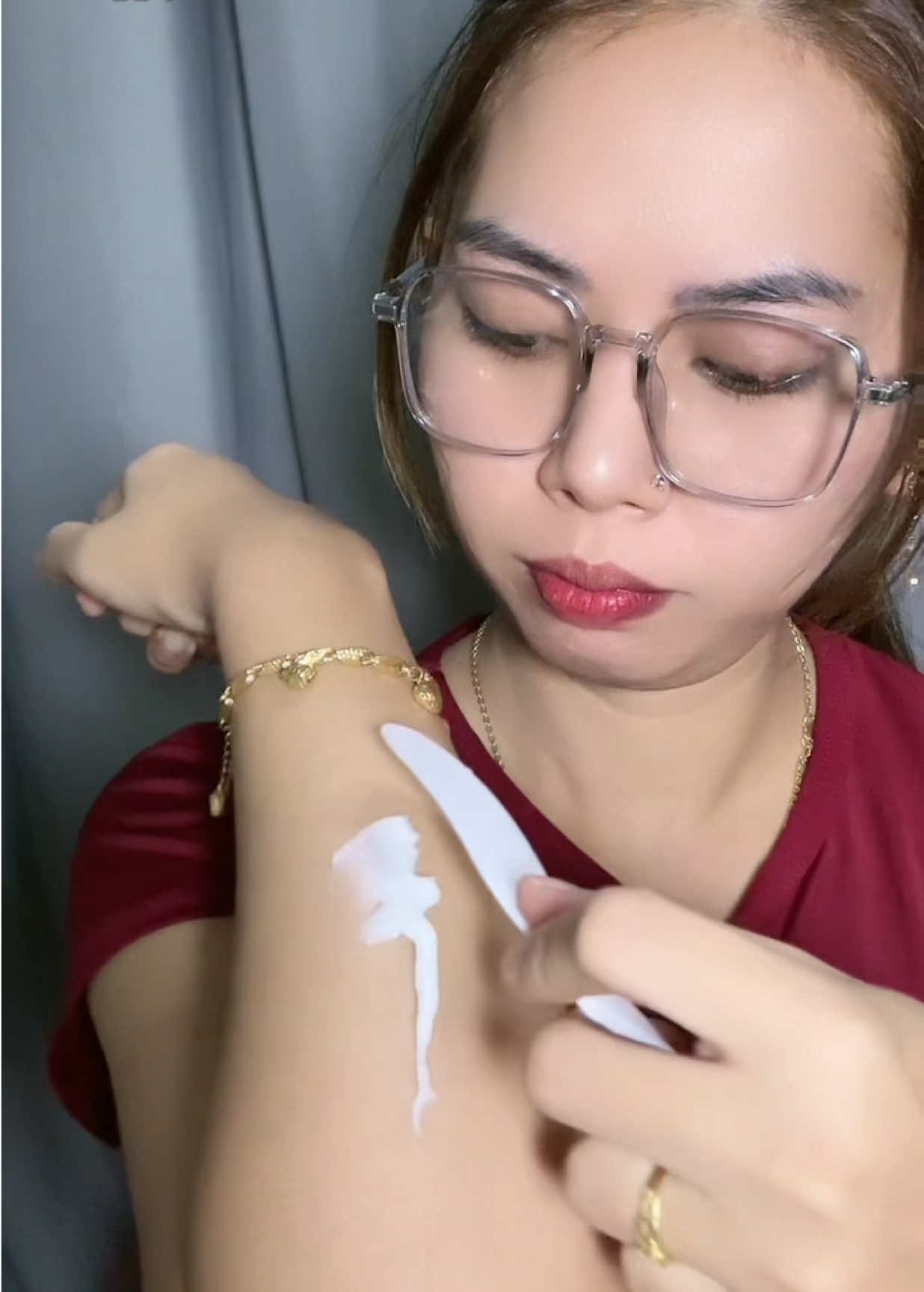 Stop guna pisau pencukur. Boleh buat iritation. Korang kena grab thi cream. #fesidelin #creambuangbuluviral 
