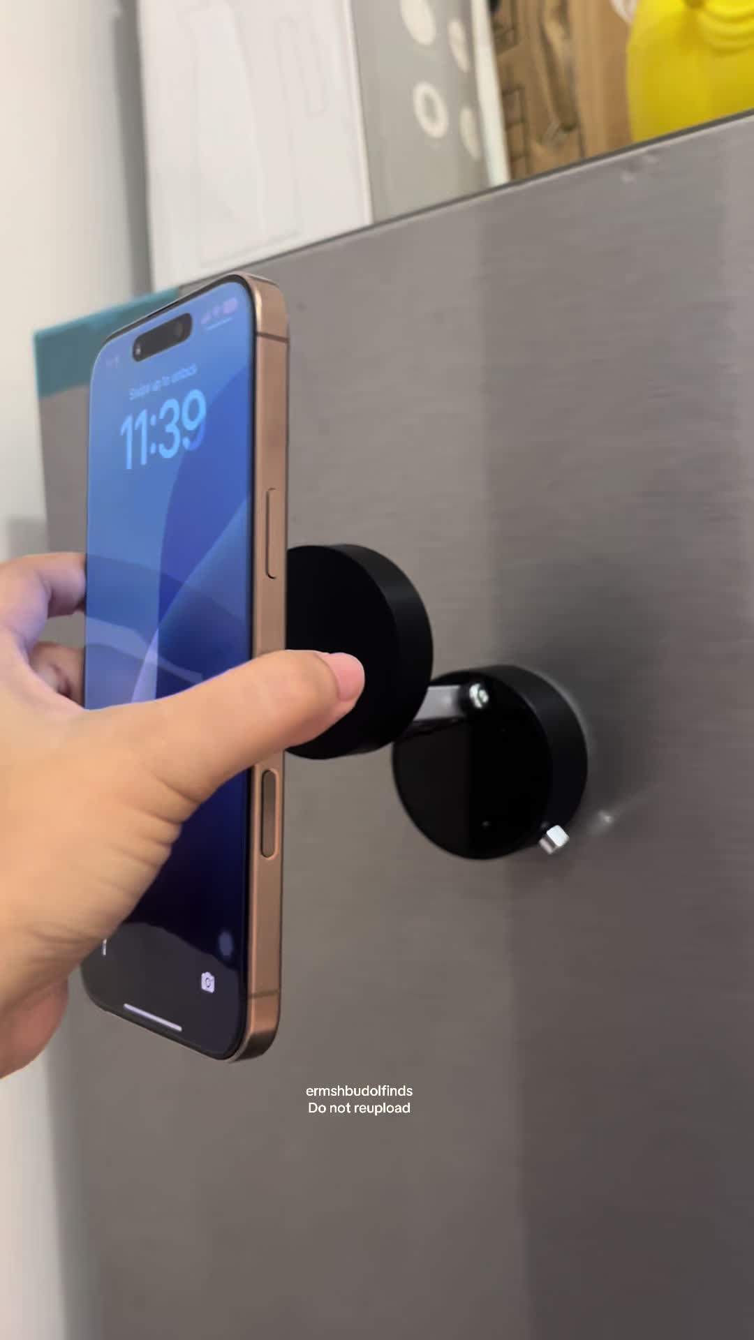 Makakapag video ka na any time anywhere dahil sa phone holder na to. Perfect sa mga affiliates at content creator #phoneholder #magneticphoneholder #magneticcellphoneholder #cellphoneholder #magneticsuction #trending #budolfinds #affiliatemarketingtips #tiktokaffiliatemusthave 